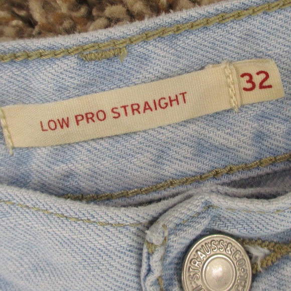 Levi's Jeans Women's 32 Light Wash Low Pro Straight Distressed Loose Baggy Denim - Picture 6 of 10